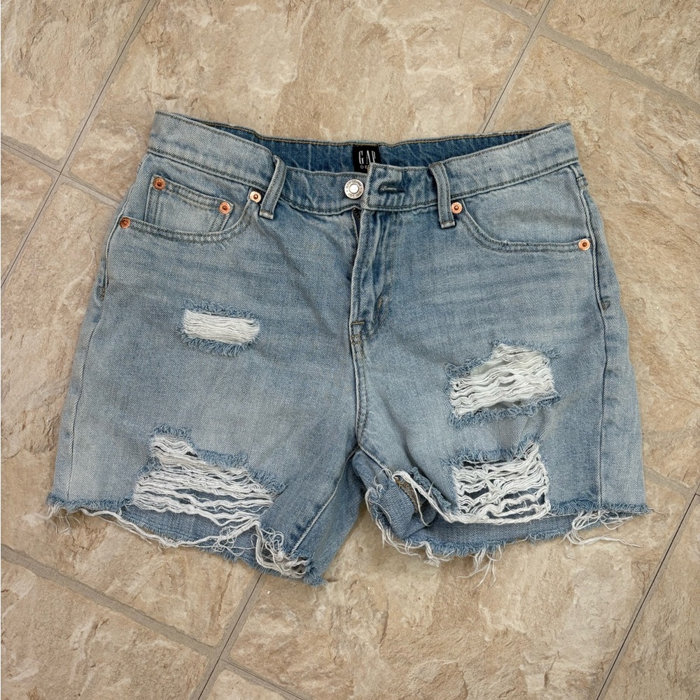 GAP! Light Wash, Distressed Denim Shorts!
